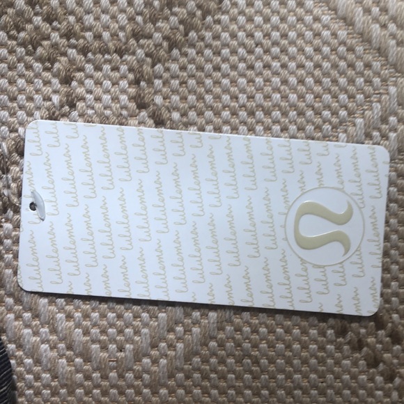 LULULEMON Wunder Under Crop, size 4, NWT - Picture 3 of 5